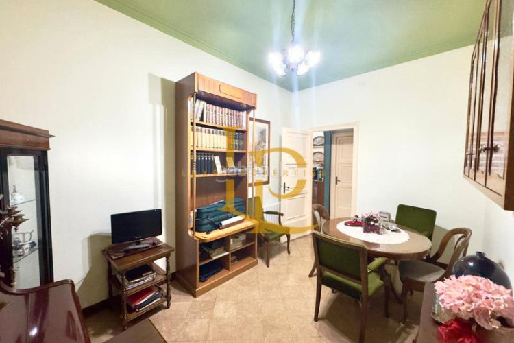 Casa adosada preciosa casa con terraza y garaje en una zona privilegiada en Terrassa