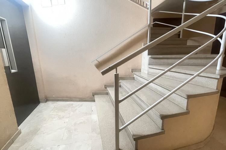 Plau00E7a del Mestre Serrat, Sant Pere