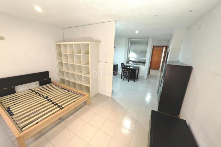 Loft acogedora planta baja loft, con patio. a 10 andando fgc y centro. en Terrassa