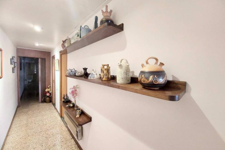 Piso gran piso en el barrio de sant pedro, 4 habitaciones. entrega inmediata en Terrassa