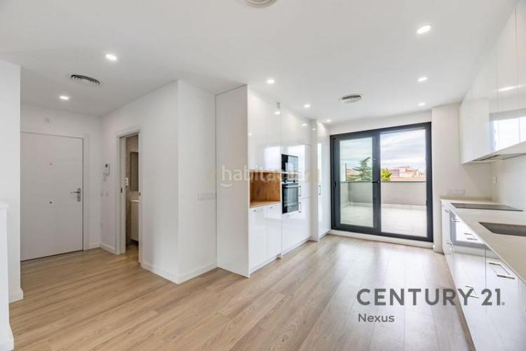 Apartamento en carrer de pere fizes ático dúplex con distribución invertida, suite, terrazas y acabados premium en Terrassa