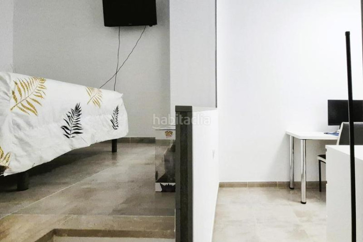 Planta baja  seminueva de 3 hab con patio de 60 m2 en rambla francesc macia en Terrassa