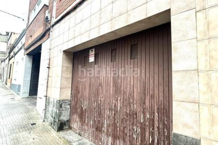Casa adosada zona de ca naurell. casa adosada de 4habs. para reformar en Terrassa
