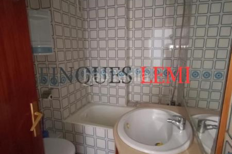 Piso  4 habitaciones junto a plaça lluís companys ascensor en Terrassa