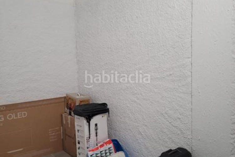 Piso en carrer de topete 52 precioso piso muy luminoso en inmejorable ubicación: consta de un salón-comedor, cocina, 3 habitaciones, baño, aseo, balcón y tra. en Terrassa