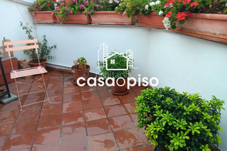 Dúplex  seminuevo en ca nanglada, 2 dormitorios, 2 baños, terraza de 15m y garaje. buena ubicación y vistas despejadas. ven a visit en Terrassa