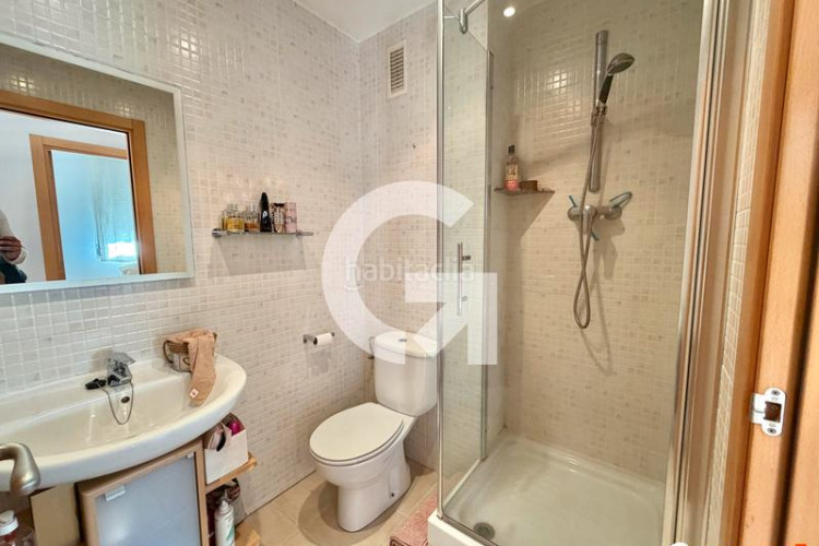 Piso impecable piso con balcon en Torre - Sana Terrassa