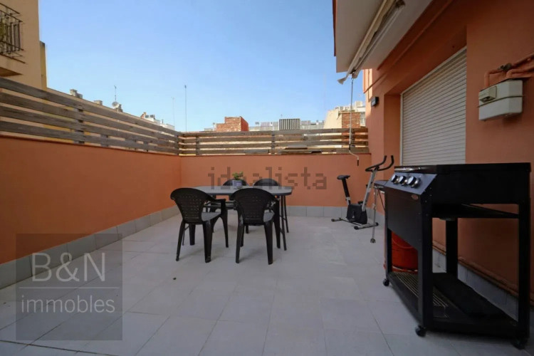EN EL CENTRO DE TERRASSA CON TERRAZA DE 20 m² Y A UN PASO DEL PARC VALLPARADÍS