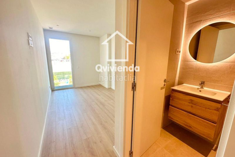 Piso  de 3 habitaciones con balcón en rbla francesc macià en Terrassa