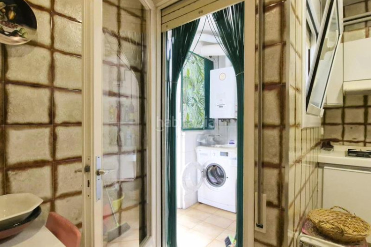 Piso de 137 m2 amb 4 hab i balco 10 m2 oest al carrer ireneu a 50 metres rambla en Terrassa