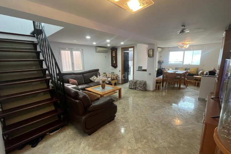 Chalet  en venta en La Cogullada, 5 dormitorios. en Terrassa