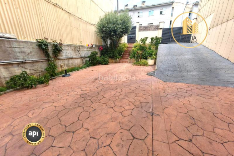 Casa dos viviendas independientes en una sola casa en la gripia – les arenes en Terrassa