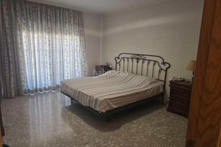 Chalet casa de 3 plantas con piscina y gran garajealmacén en Terrassa