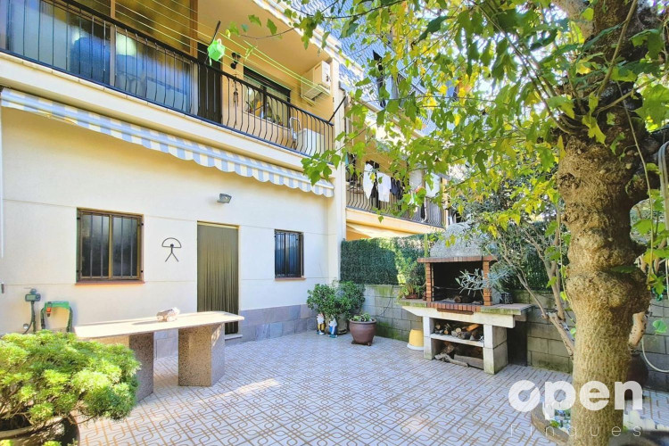 de Rocafort, Les Arenes - La Gru00EDpia  Can Montllor