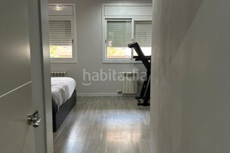 Piso zona grípia. piso de 3habs + 2 lav. + 2 balcones+ pk en Terrassa