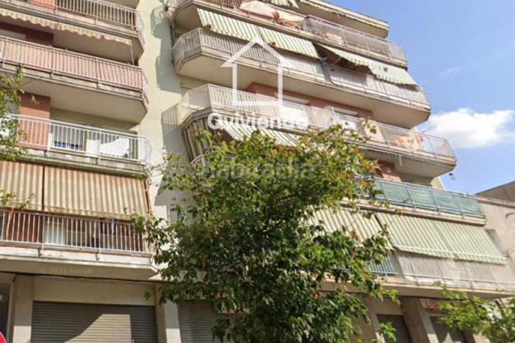 Piso  de 3 hab ocupado en ctra castellar, 490, en Terrassa