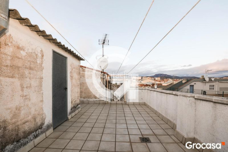 Piso gran piso todo exterior en Ca n'Aurell Terrassa
