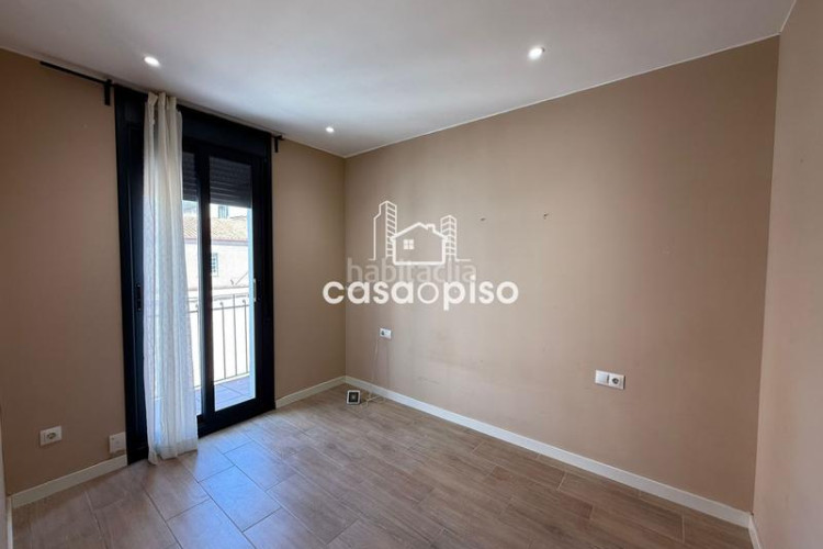 Casa adosada  en ca naurell, 3 dormitorios y 2 baños. buen estado, orientada al sur. perfecta para disfrutar de un hogar acogedor. en Terrassa
