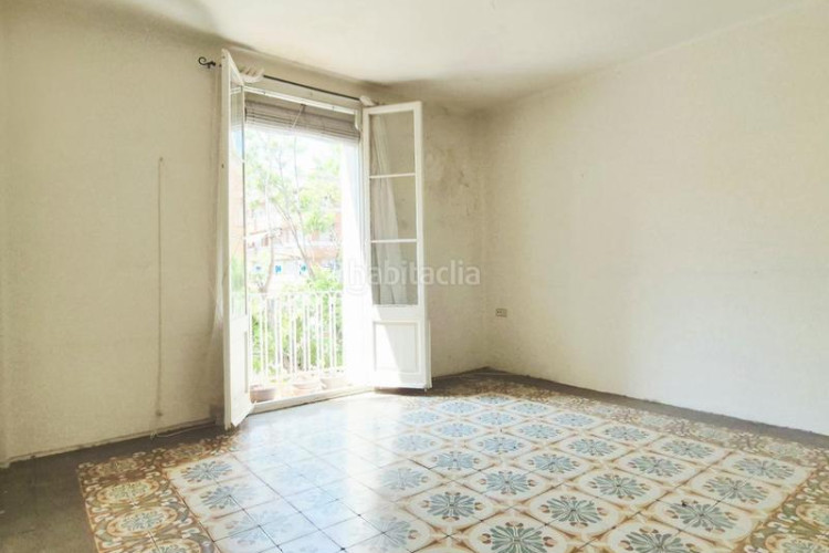 Casa de 190 m2 amb pati a la plaça del progres en Terrassa