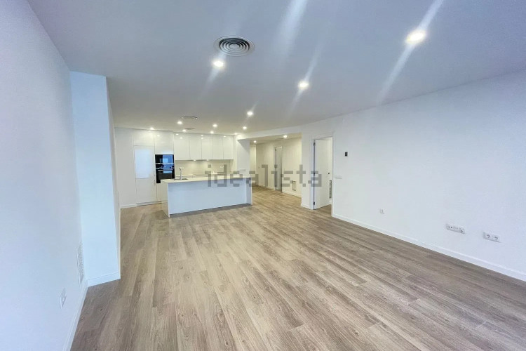 Piso en calle Transversal, 181