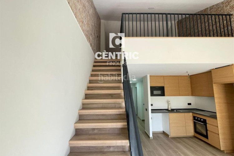 Dúplex  de obra nueva de 2 habitaciones buhardilla multifuncional y terraza en Terrassa