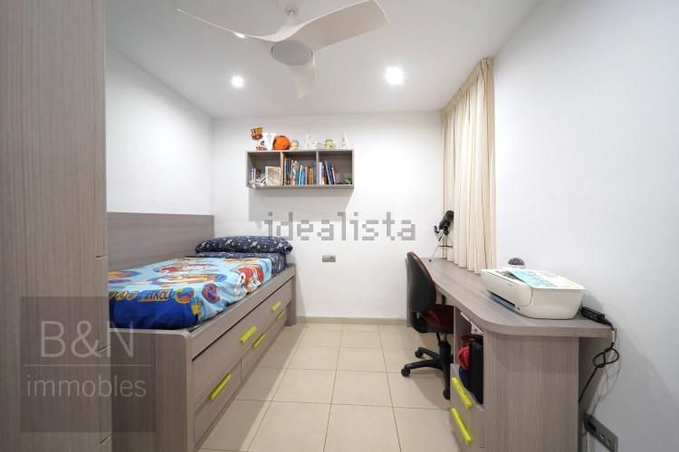 Un hogar reformado, con doble salida exterior y solo un vecino.