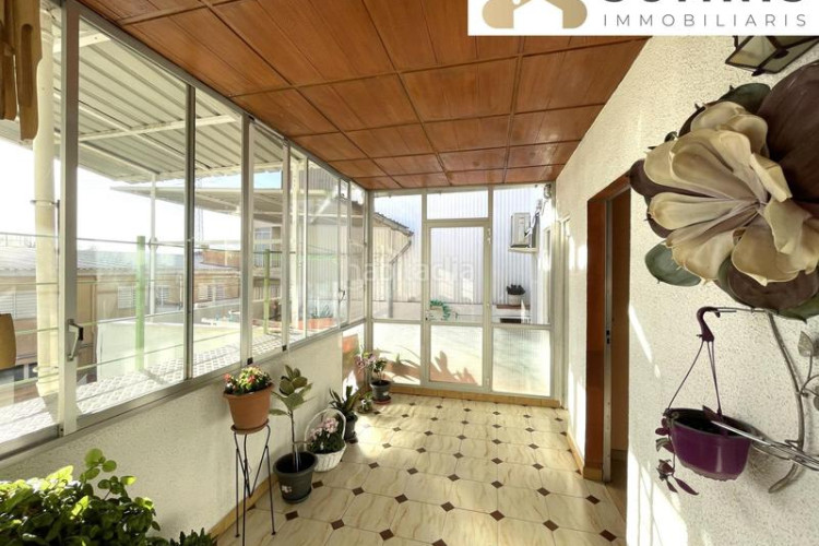 Casa adosada con amplias terrazas y gran potencial en Terrassa