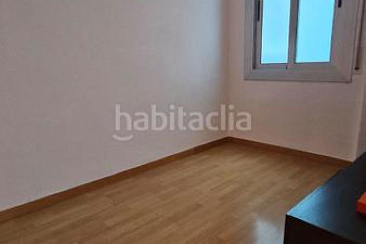 Piso junto centro civico montserrat roig en Plaça Catalunya - Escola Industrial Terrassa