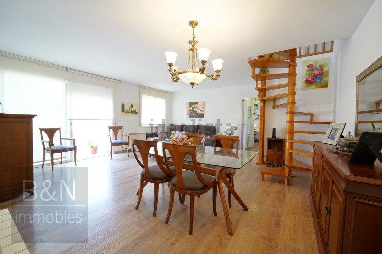 Dúplex en Barrio Zona Esportiva