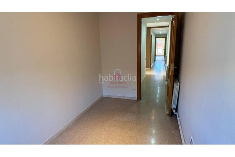 Ático  en venta tocando avda. jaume 1 de 105m construidos con salida a terraza de 18m a pie de comedor. en Terrassa