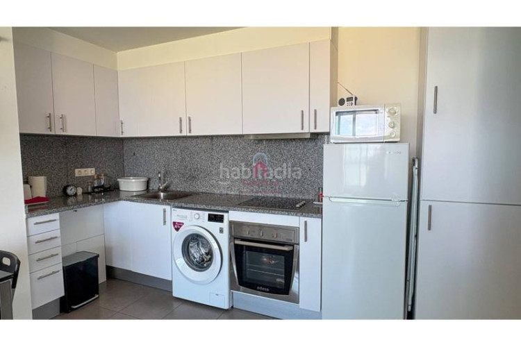Piso  en venta con balcón a pie de comedor, parking y trastero, listo para entrar a vivir! en Terrassa