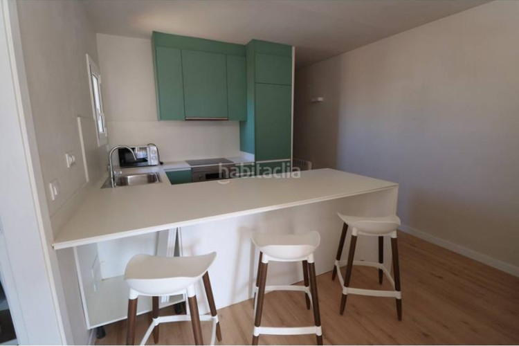 Piso escoles, acabado de reformar en Plaça Catalunya - Escola Industrial Terrassa