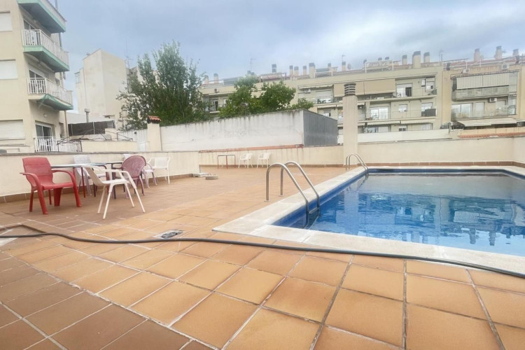 Plau00E7a del Mestre Serrat, Sant Pere