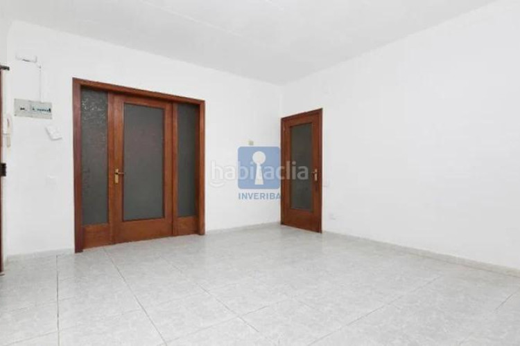 Piso inmueble ilegalmente okupado situado en la calle azorin 4, bajos 1, , barcelona en Terrassa