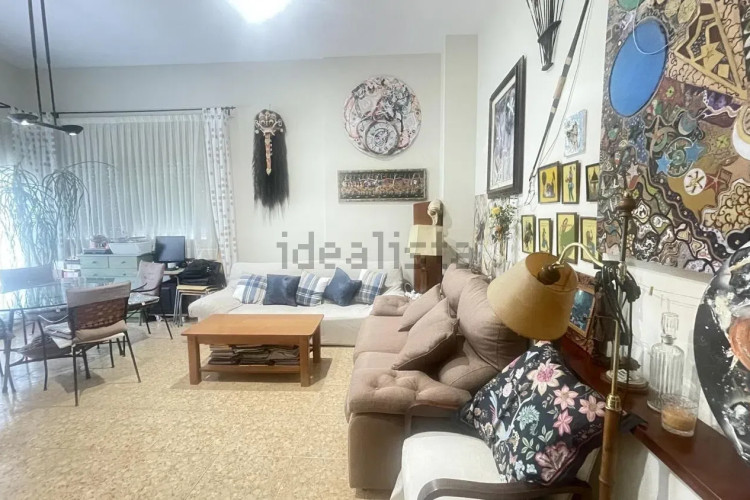 Piso en plaza del Mestre Serrat