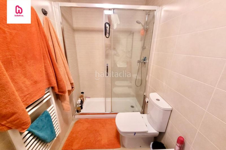 Piso  de 2 habitaciones para entrar a vivir con parking en Terrassa