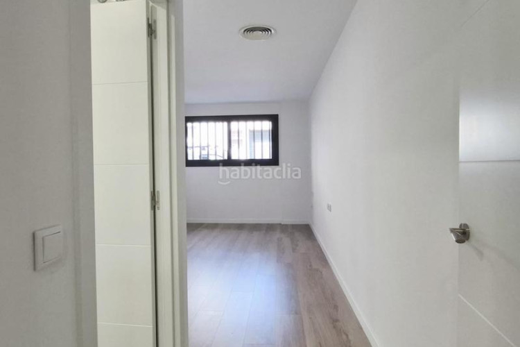 Planta baja pis obra nova 95 m2 2 hab dobles i estudi al carrer transversal en Terrassa