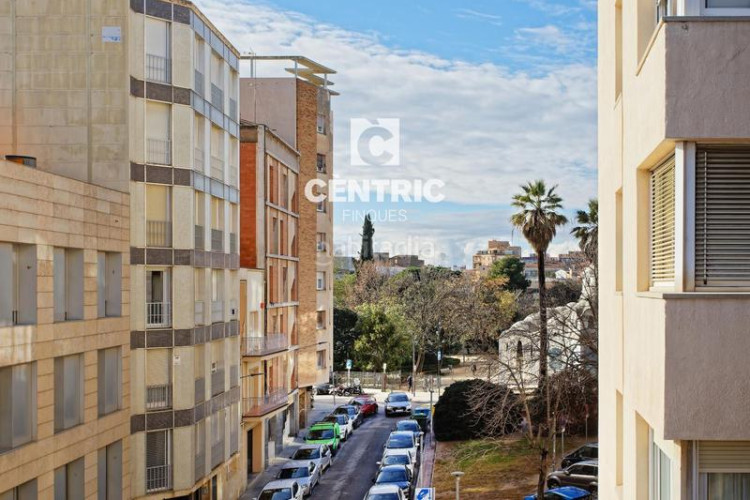Piso  espacioso y luminoso en ca naurell con una ubicación inmejorable! en Terrassa