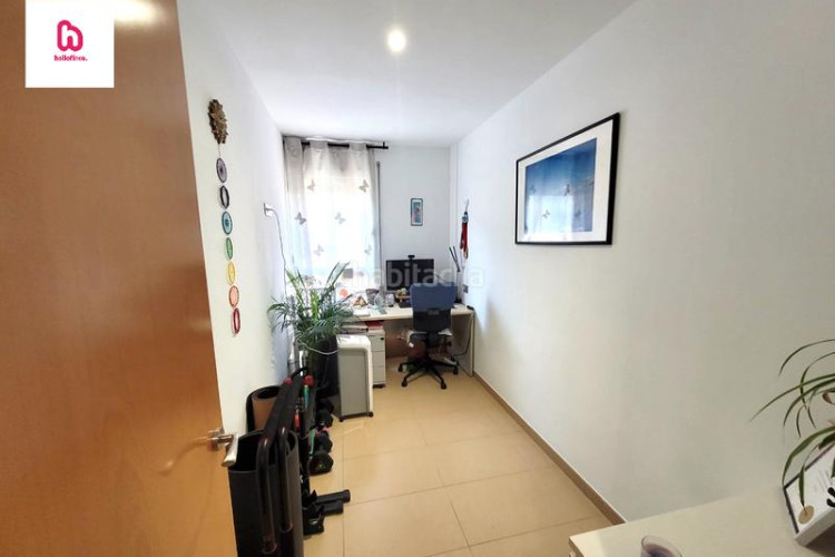Piso  de 2 habitaciones para entrar a vivir con parking en Terrassa