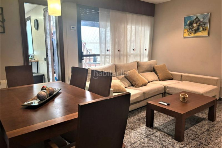 Planta baja  de 112 m2 con entrada independiente, con 2 terrazas en poble nou- en Terrassa