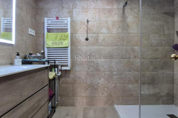 Piso pis de 4 hab amb parquing i espectacular de traster 25 m2 a la gripia en Terrassa