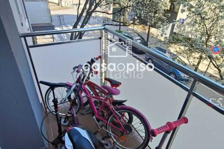 Piso  reformado en La Cogullada 3 dormitorios, 1 baño, todo exterior, cocina individual, con dos balcones uno de 6m y otro de 4m y en Terrassa