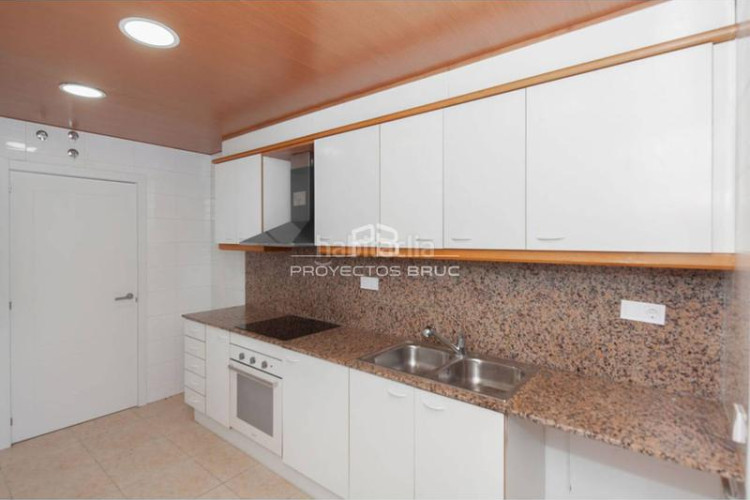 Piso  de 3 dormitorios en venta infórmese en Terrassa