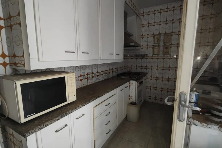 Venta Casa Adosada a Reformar con muchas posibilidades.