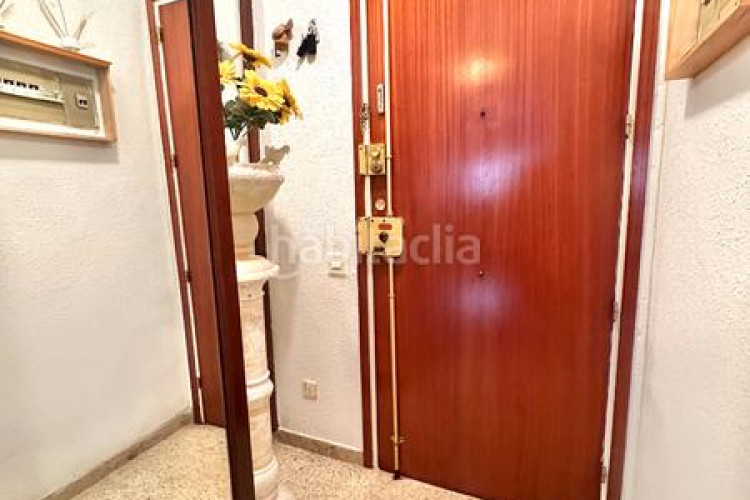 Piso  con 4 dormitorios y balcón en Sant Pere Nord Terrassa