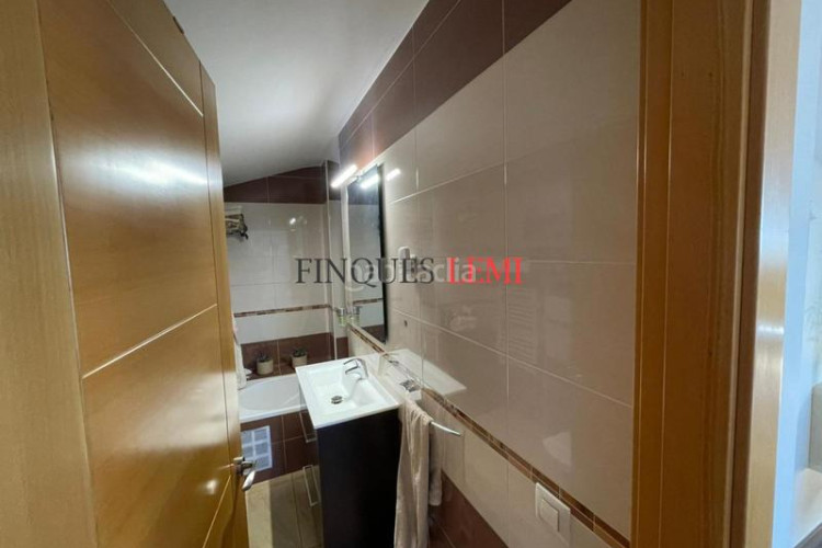 Piso dúplex de lujo con ascensor, terraza y acabados premium en Terrassa