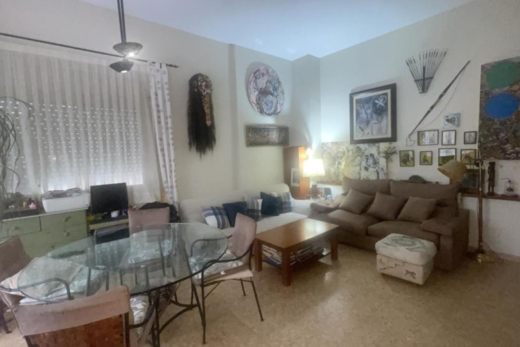 Plau00E7a del Mestre Serrat, Sant Pere