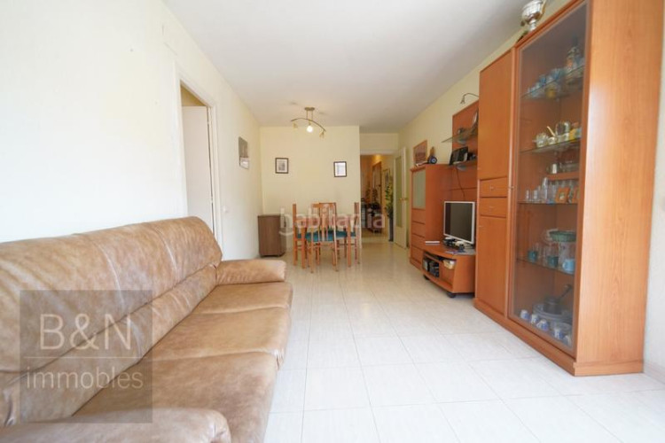 Piso un hogar de tres habitaciones, balcón, plaza de parking y trastero en Terrassa