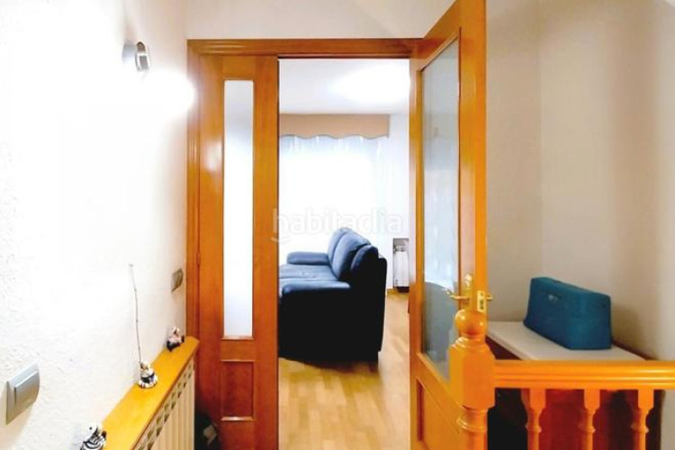 Casa magnifica casa unifamiliar de 230 m2 con 3 hab dobles y gran estudio 55 m2 en Terrassa