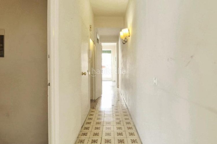 Casa de 190 m2 amb pati a la plaça del progres en Terrassa